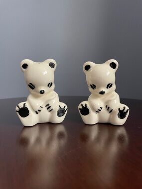 Adorable Vintage Ceramic Bear Salt & Pepper Set